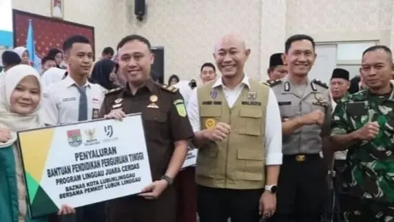 Wali Kota Hadiri Acara Penyaluran Program Beasiswa Linggau Cerdas
